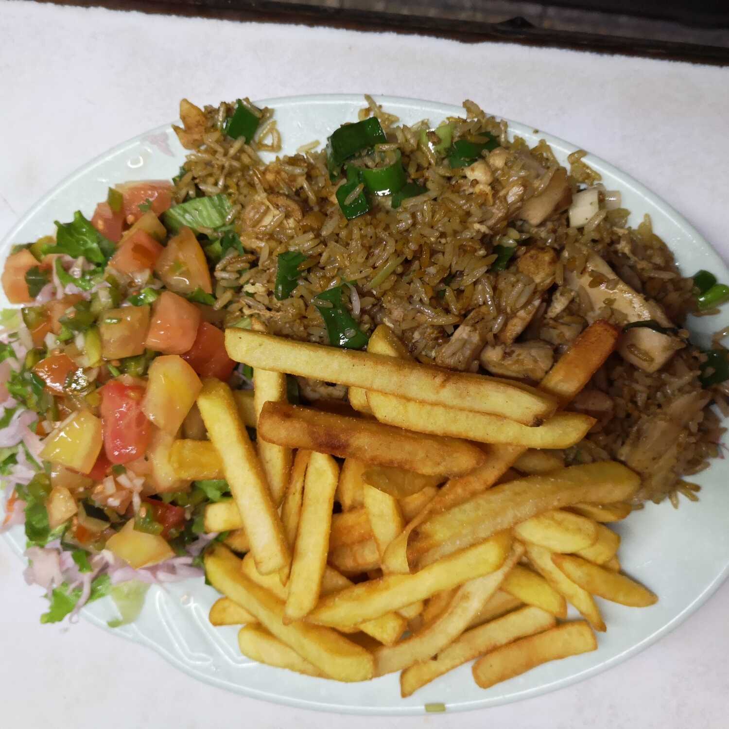CB2 - Arroz con pollo y papas ensalada