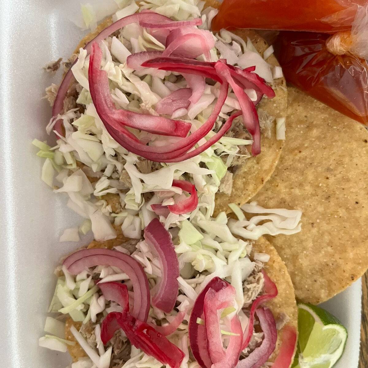 Tostada de Carnitas