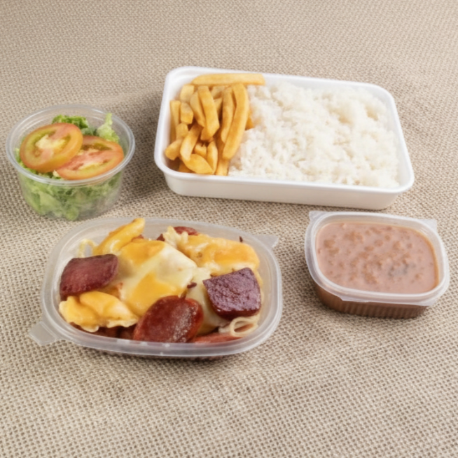 O prato é composto por um arroz branco cozido à perfeição, aliado ao nosso feijão carioca, que é preparado com um tempero especial. Ele é acompanhado por batatas fritas, crocantes e saborosas. O destaque fica por conta do jabá completo, uma combinação irresistível de jabá, calabresa suculenta, provolone derretido e cebola