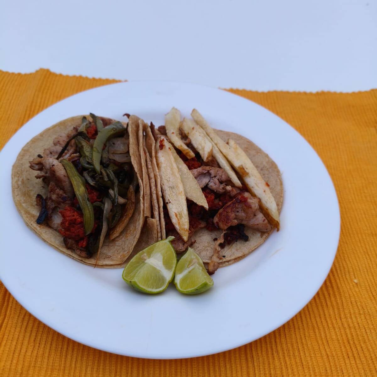 CHORIZO CON QUESO
