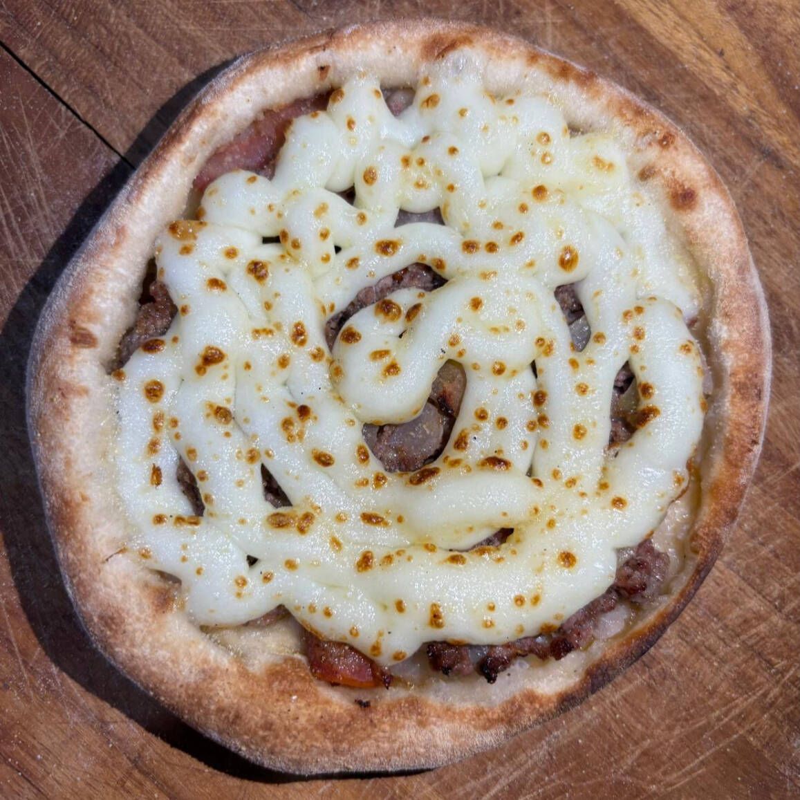 Para amantes de Catupiry(Original), essa é mais uma combinação perfeita! Esfiha de Carne com Catupiry(Original). Uma das mais pedidas da Bella Napolle!