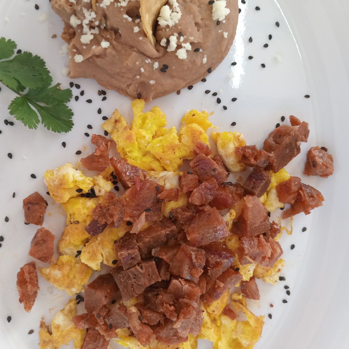 Huevos Revueltos con Chicharrón
