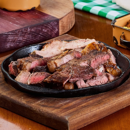 Preparado no ponto perfeito, e feito na hora! *Porção acompanha Vinagrete e Farofa.*