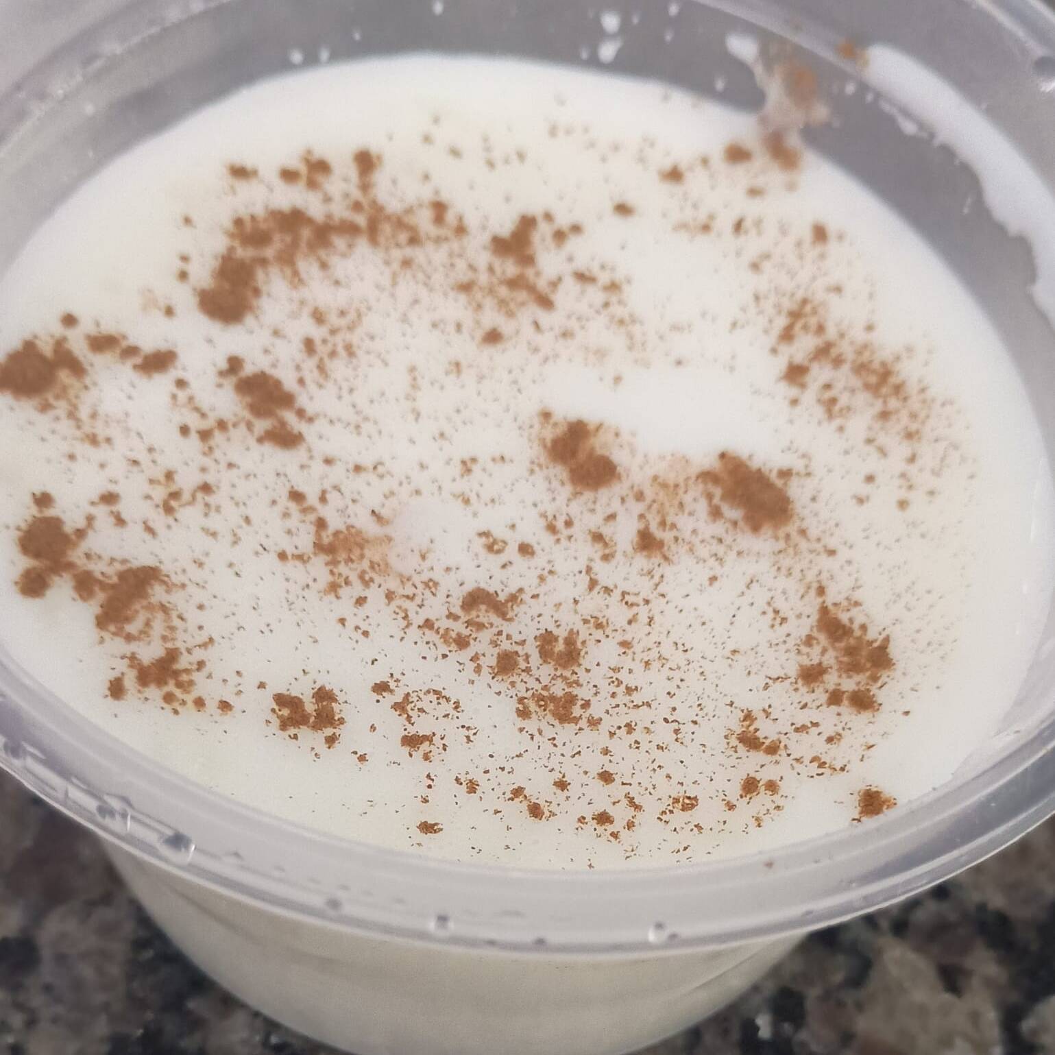 ARROZ DOCE CREMOSO COM LEITE CONDENSADO E CANELA SOBREMESA CASEIRA PRONTA PARA MATAR SUA VONTADE DE COMER DOCE.