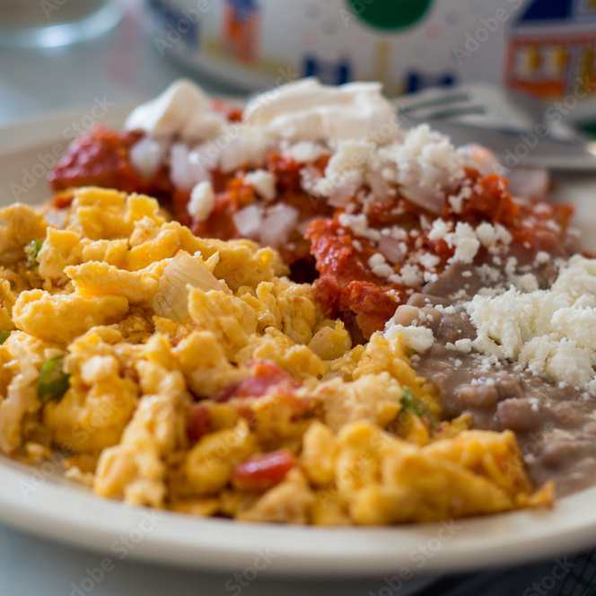 HUEVOS CON TOCINO