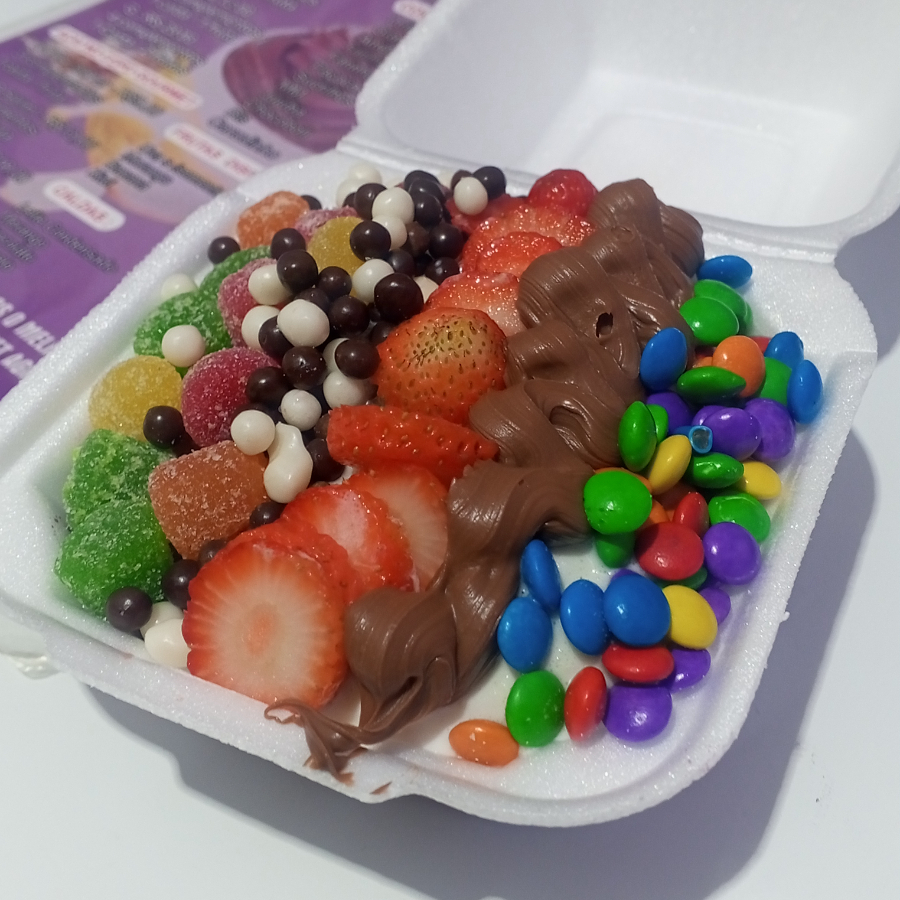 4 complementos, 2 caldas e 1 fruta