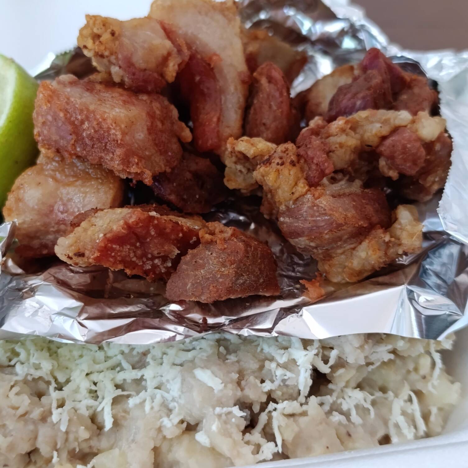 Cayeye con Chicharrón 180gramos