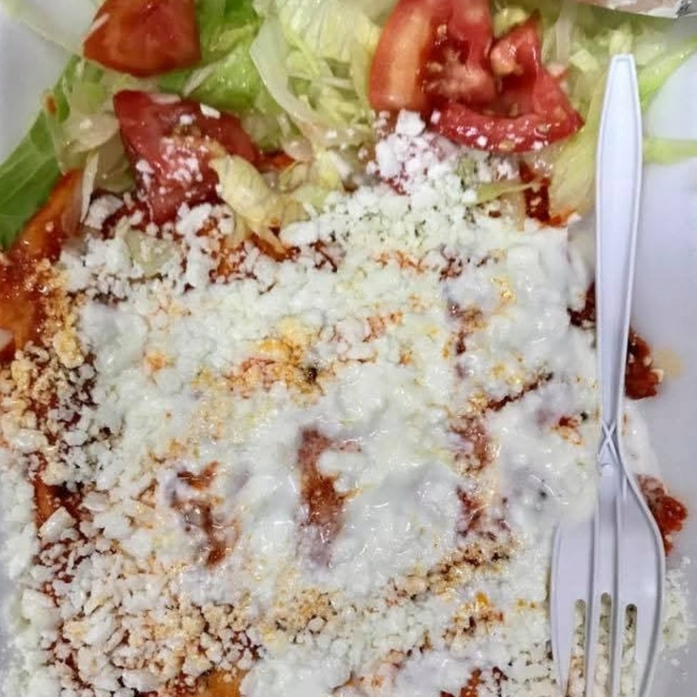 Enchiladas Rojas de Queso