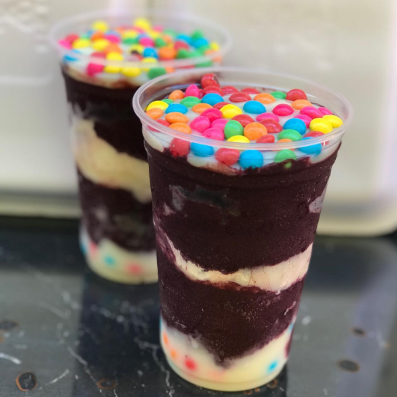 2 Copo de 300ml de Açai + Leite Condensado + Leite ninho + Confete