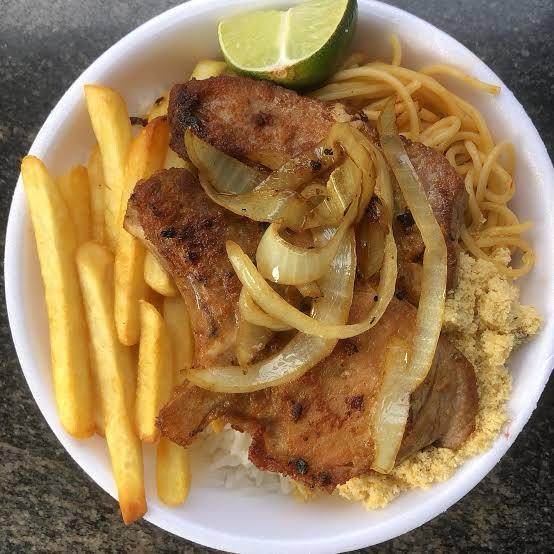 Arroz, feijao, macarrão e farofa