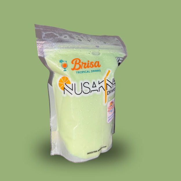 Uma batida para quem ama o azedinho que desperta o paladar. Com kiwi fresco, vodka suave, leite condensado e creme artesanal, essa bebida entrega frescor com textura cremosa e sabor marcante, experimente algo novo — diferente, vibrante e absolutamente viciante.