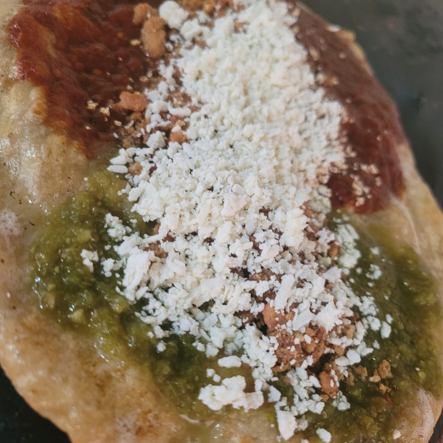 MEMELA QUESO Y CHICHARRON