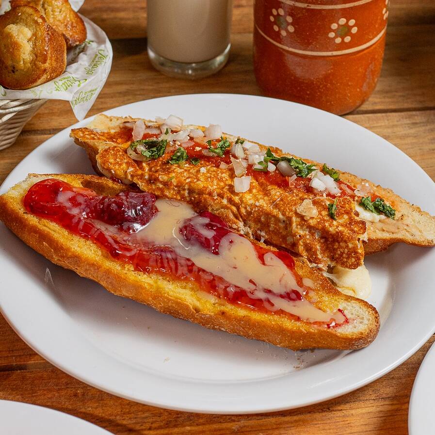 Molletes Salado & Dulce + Cafe de Olla