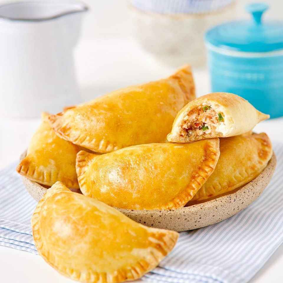 Bandeja de pastel de forno de frango. Contém 5 unidades. Tamanho médio.