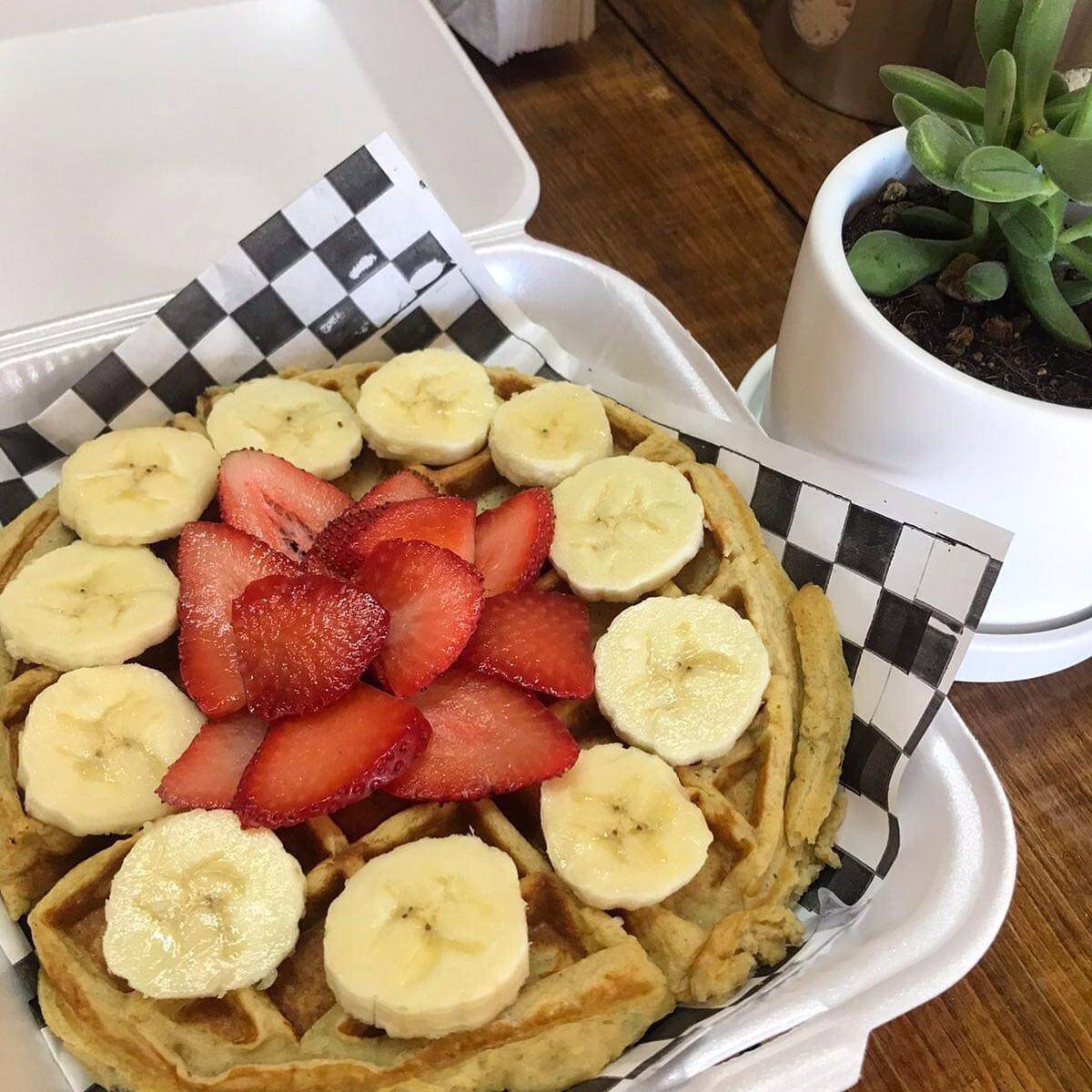 Waffle Plátano Fresa