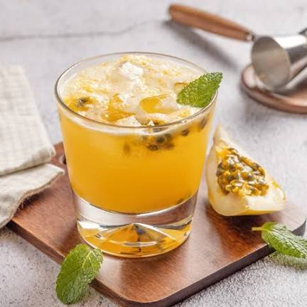 Maracujá, (Vodka, Saque ou Cachaça.)