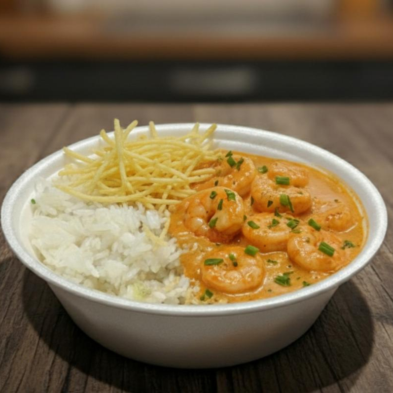 Leve 2 unidades e aproveite esse desconto sensacional! Strogonoff cremoso de camarão com champignon e temperos selecionados, acompanhado de arroz branco e batata palha crocante. Ingredientes: arroz, molho de strogonoff, cogumelo, creme de leite, cheiro verde, batata palha. Alérgenos: contém frutos do mar, lactose. (Aprox. 500g)