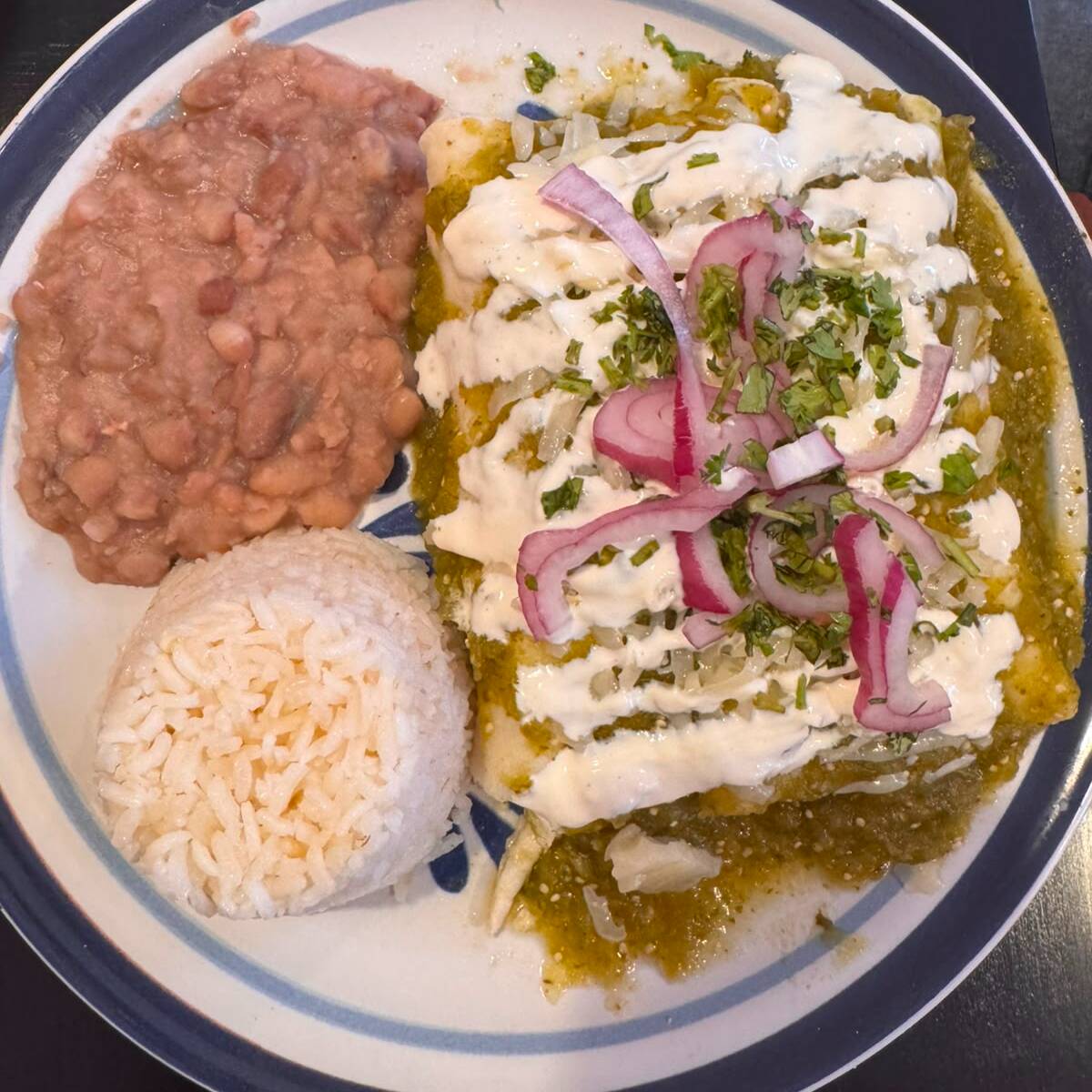 CHILAQUILES VERDES CON CHORIZO