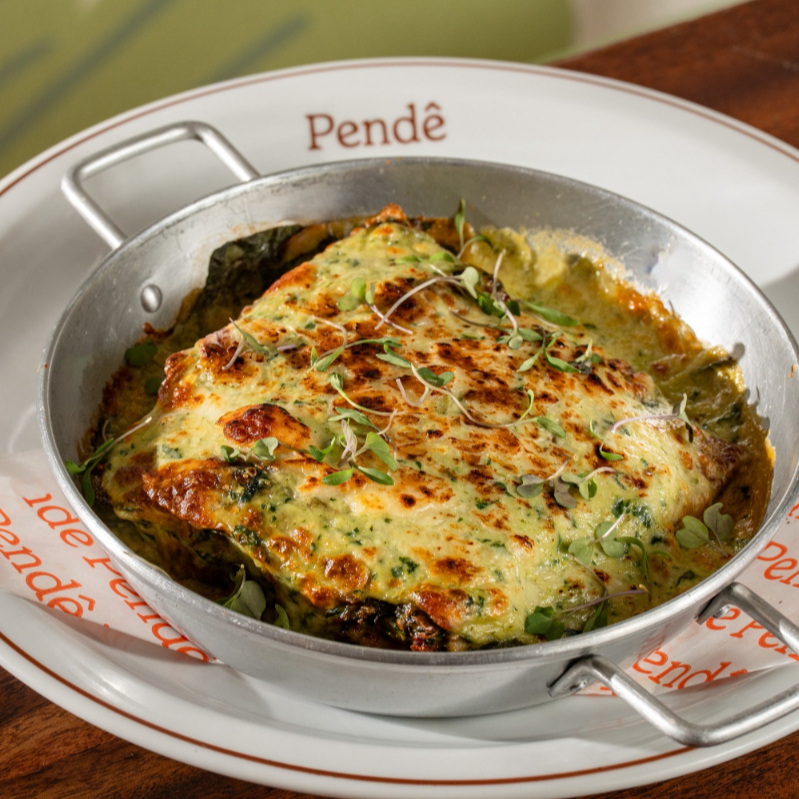 Bechamel de espinafre/ Manjericão.