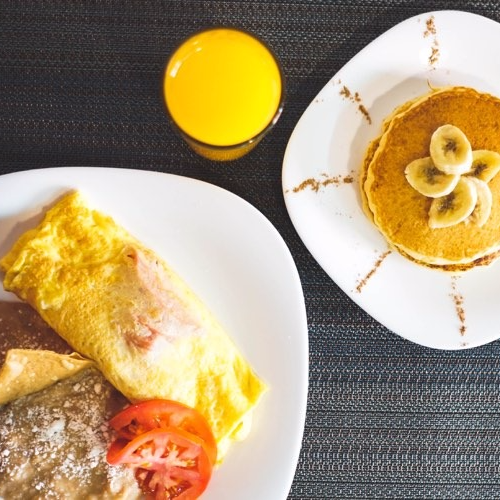 Paquete 4 (Hot cakes, omelette, frijoles y jugo9