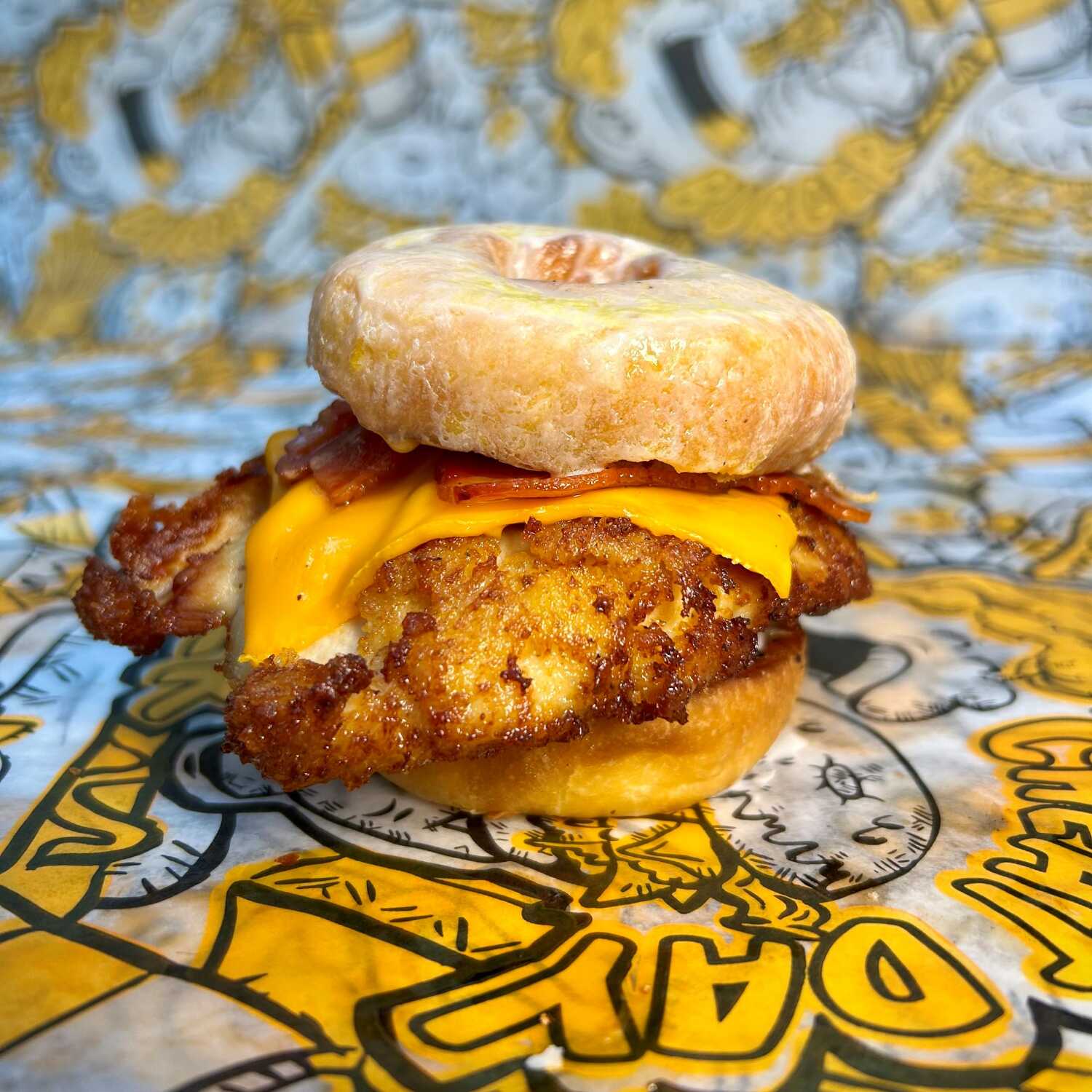 Donut Crispy Chicken Sándwich