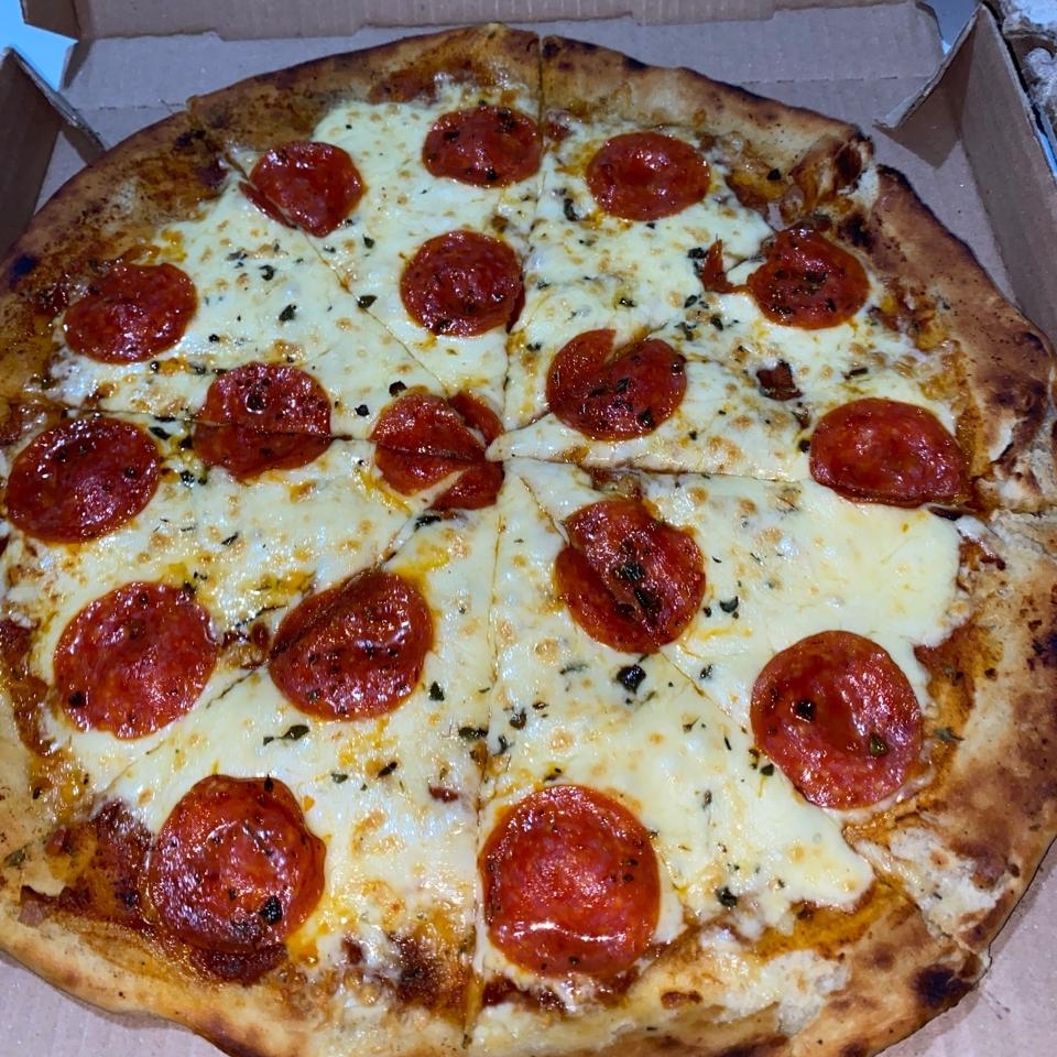 PIZZA MEDIANA DE PEPPERONI