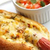 Pão, 1 Salsicha, Milho verde, Ervilha, Vinagrete, Ketchup, Maionese, Mostarda, Queijo, Azeitona, Orégano, Presunto e Catupiry