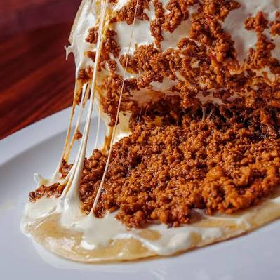 Mega quesadilla de chorizo