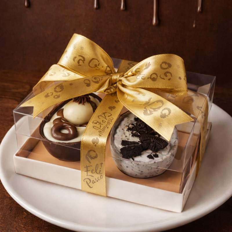 Ovos de Páscoa Especiais – Ninho com Nutella & Oreo Perfeitos para presentear quem você ama e adoçar ainda mais a Páscoa. 💕 🥚 Ovo de Ninho com Nutella Casca de chocolate recheada com um brigadeiro cremoso de Ninho e Nutella, formando uma combinação suave, marcante e simplesmente irresistível. Um verdadeiro carinho em forma de chocolate. 🥚 Ovo de Oreo Casca de chocolate recheada com um creme delicioso de Oreo, com pedacinhos do biscoito que dão aquele toque especial a cada colherada. Um presente doce, cheio de sabor e amor. Ideais para surpreender o seu amor com um presente feito para encantar, adoçar e criar momentos inesquecíveis. ✨💖🍫