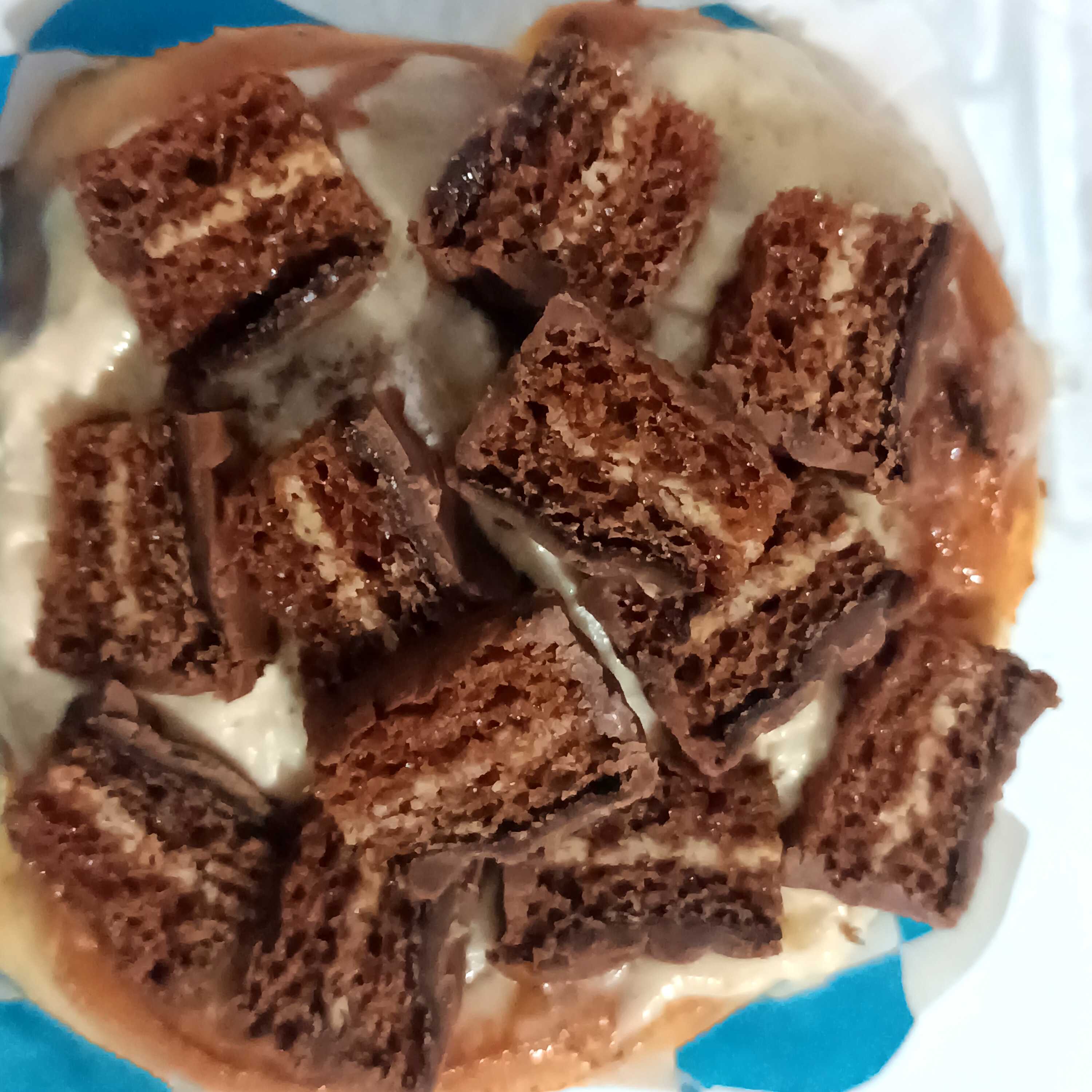 Rol de Canela Glaseado con Chocolate Kinder Delice