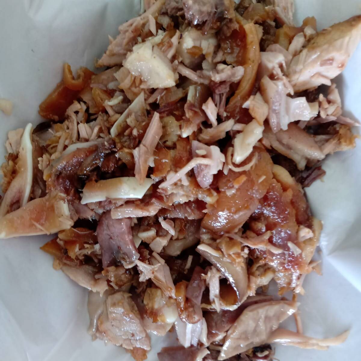 Medió kilo de carnitas surtidas