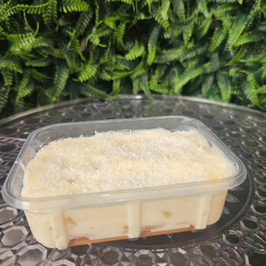 Creme de abacaxi biscoito e coco ralado. Pote de 150 ml