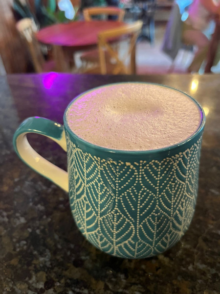 Taro latte caliente