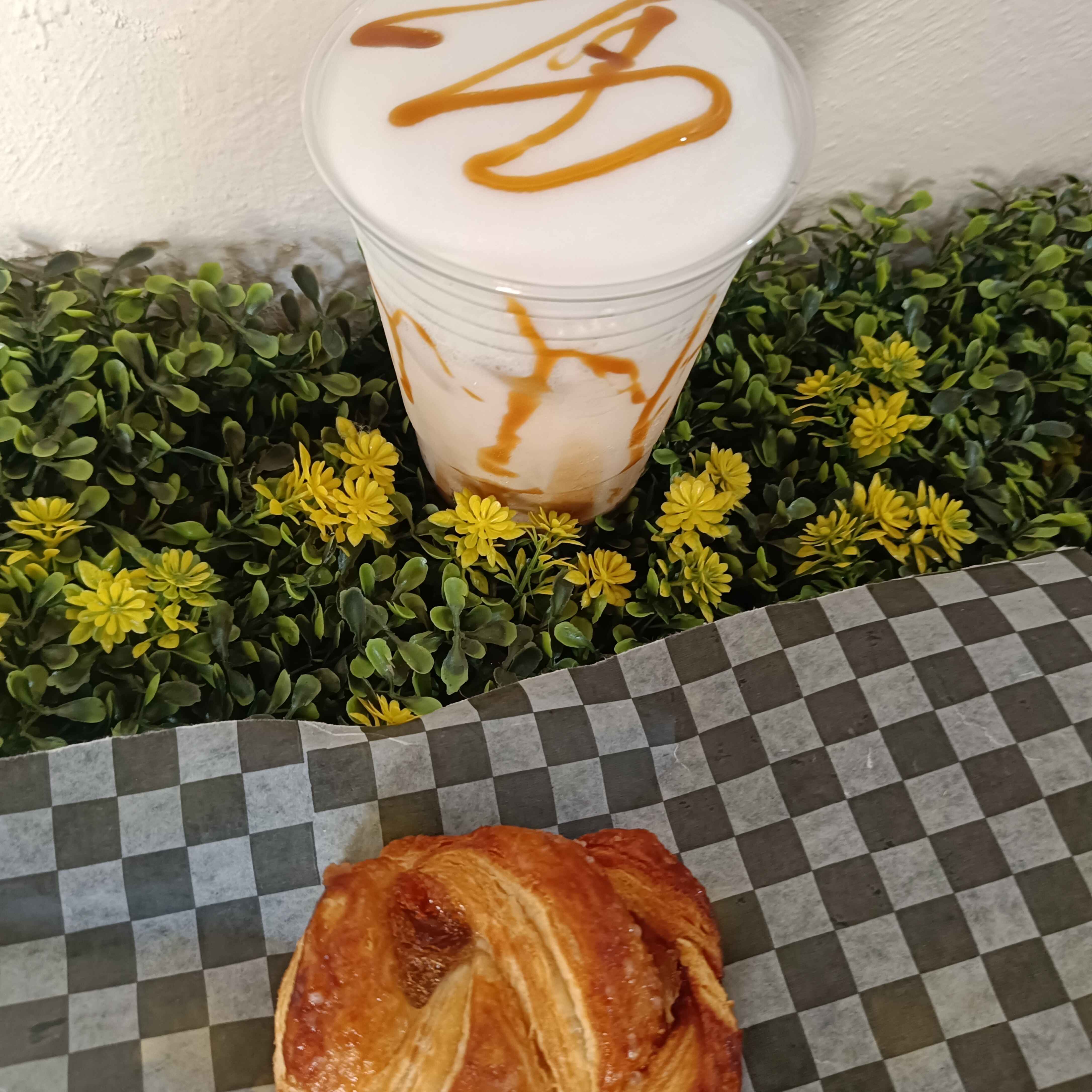 Combo Latte más Struden de Manzana