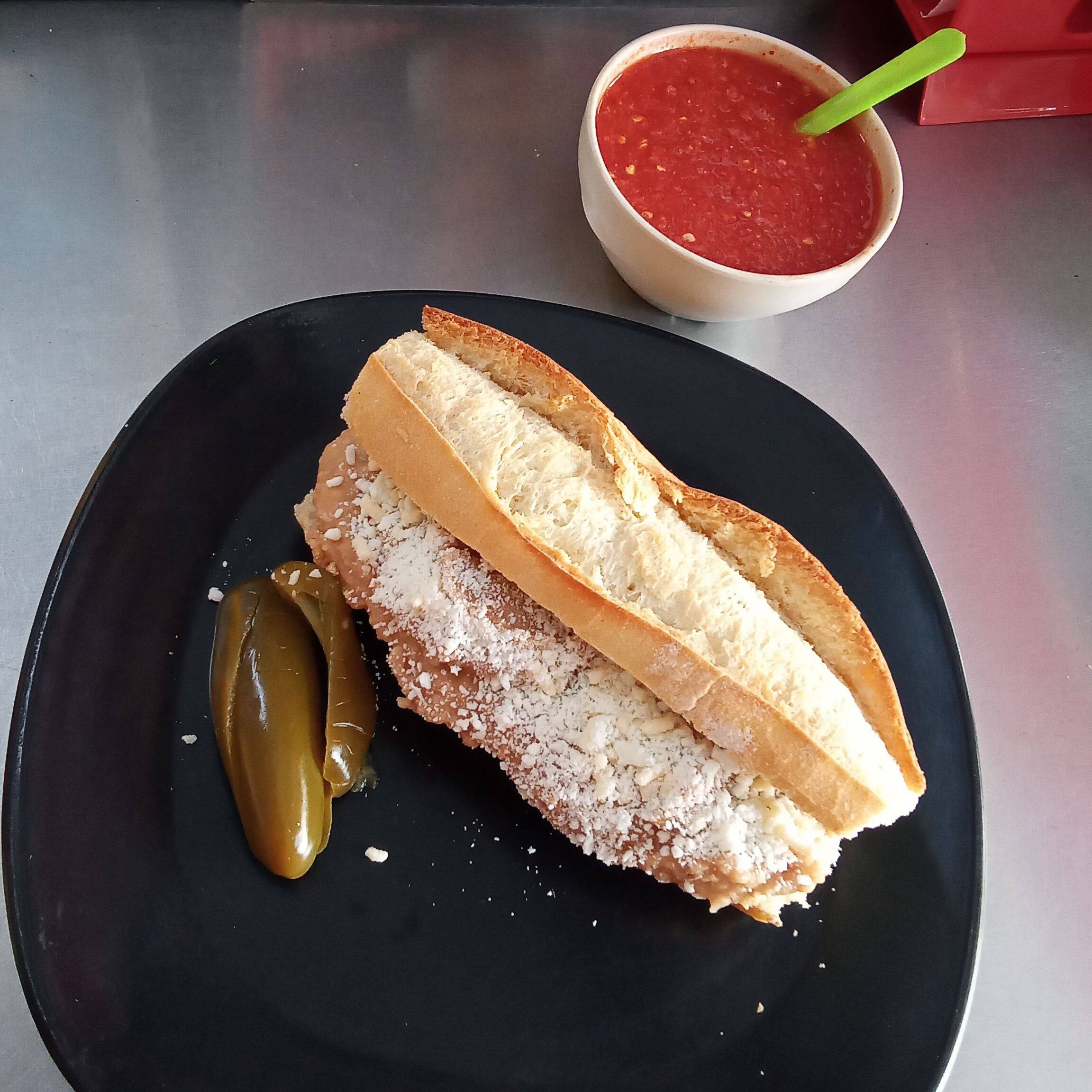 Lonche de Frijoles con Queso