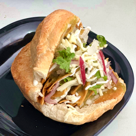 Torta de Chilaquiles Sencilla