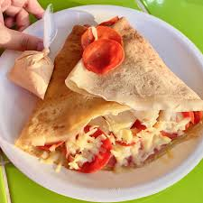 CREPA DE QUESO MOZARELLA CON PEPPERONI