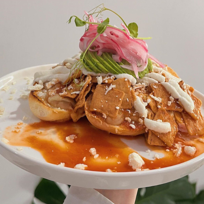 MOLLETES DE CHILAQUILES