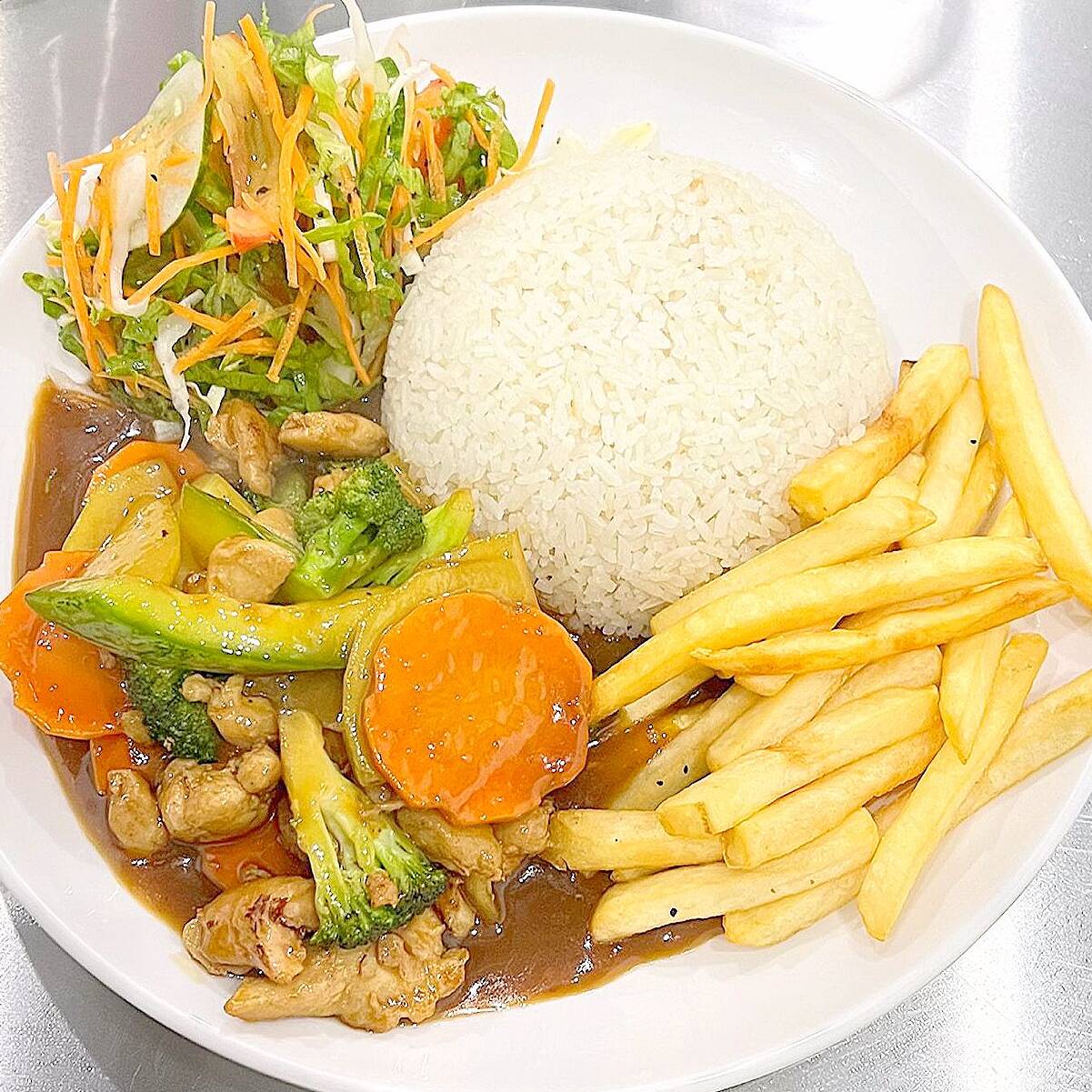 E15-Pollo con Vegetales en salsa de ostion