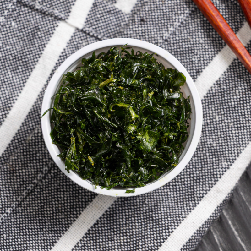 Finas tiras de couve frita, crocantes e cheias de sabor. O toque final perfeito! (30 Ml)