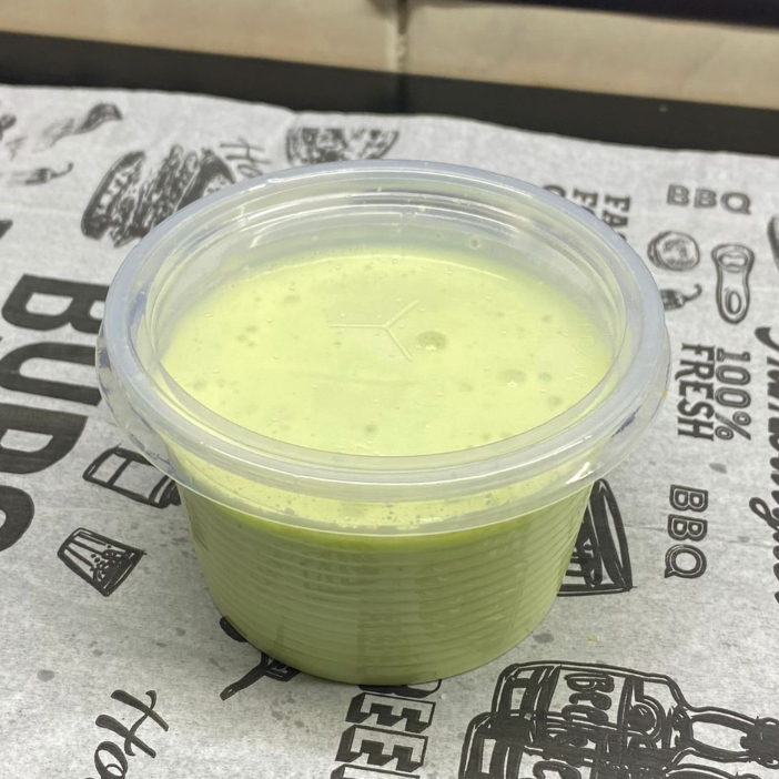 contém 30ml , ingredientes: leite, alho, oléo,salsinha, vinagre e especiárias.