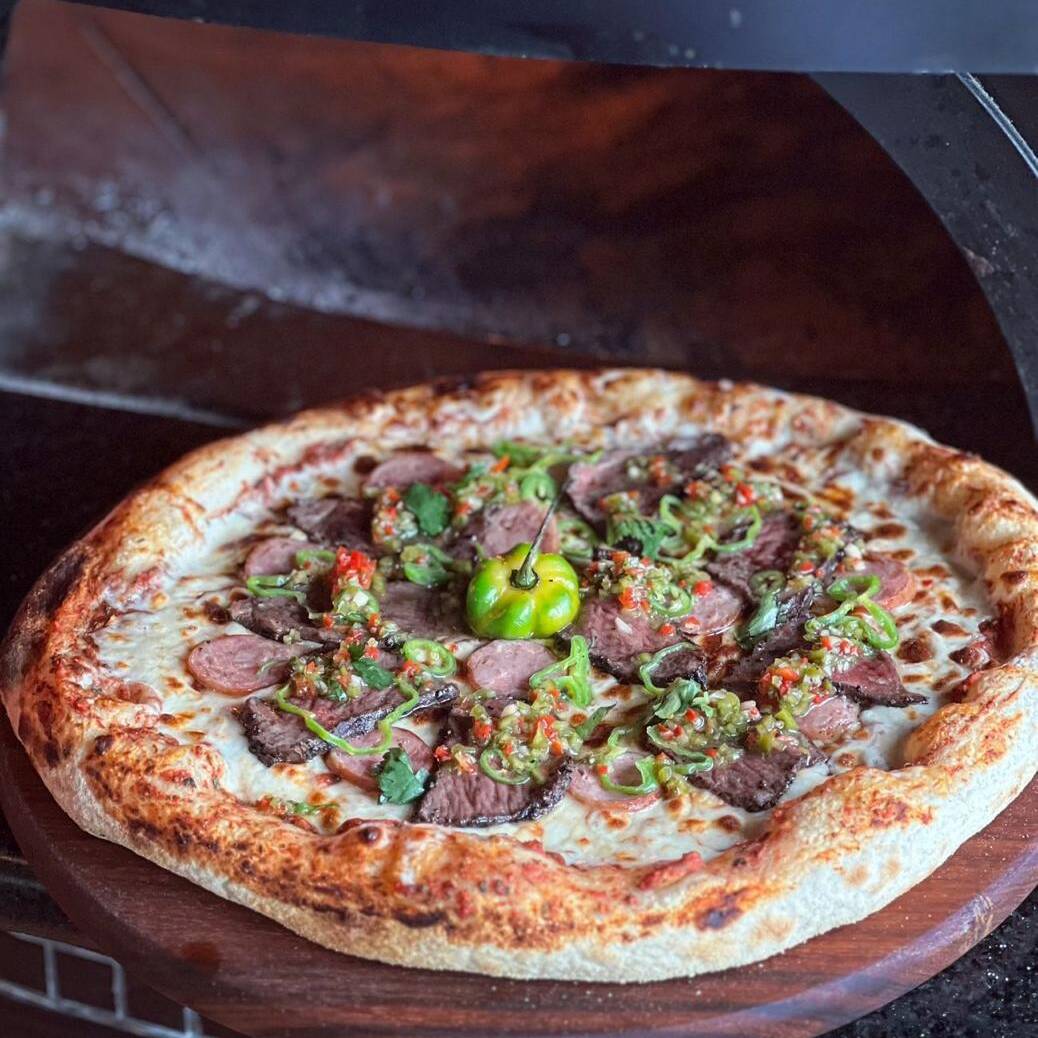 PIZZA PORTEÑA DE BIFE DE CHORIZO