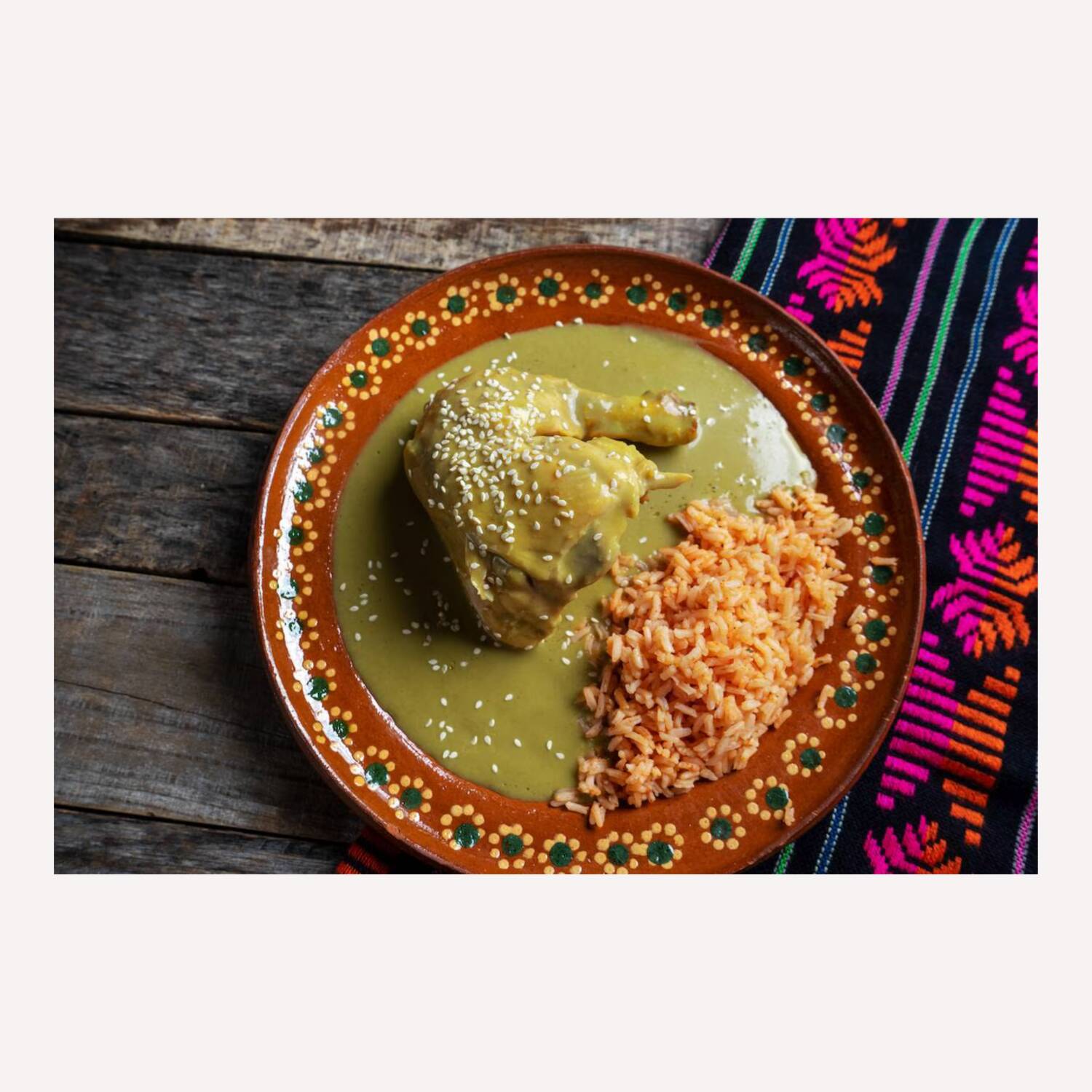 Comida de Pollo en Mole Verde