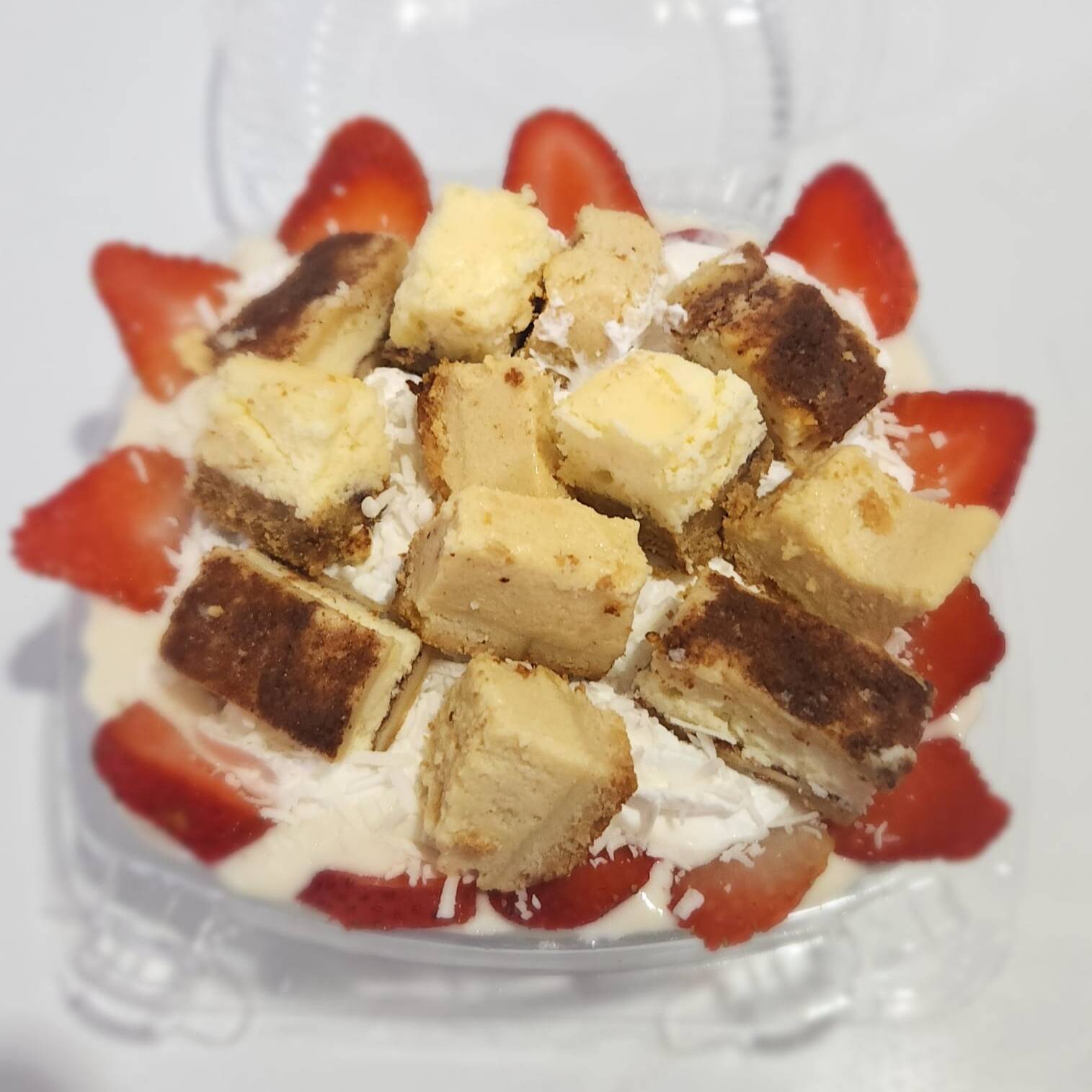 Fresa con Crema Domo Mini con Topping Especial