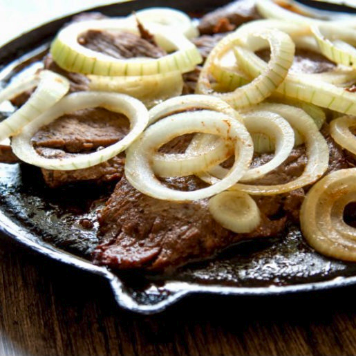 Bistec Encebollado