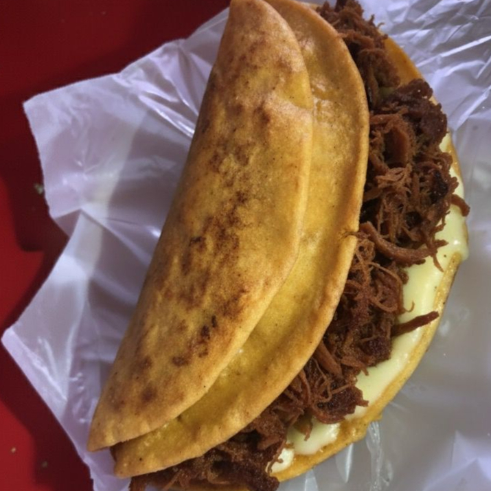TACO DORADO CARNE DORADA Y QUESO