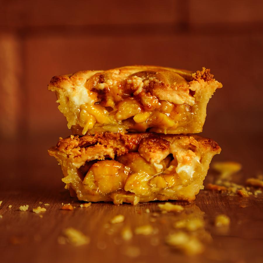 Uma das sobremesas mais elogiadas da Casa! Rodelas de Banana D'água com açúcar e canela, cobertos por um delicioso chocolate Branco!