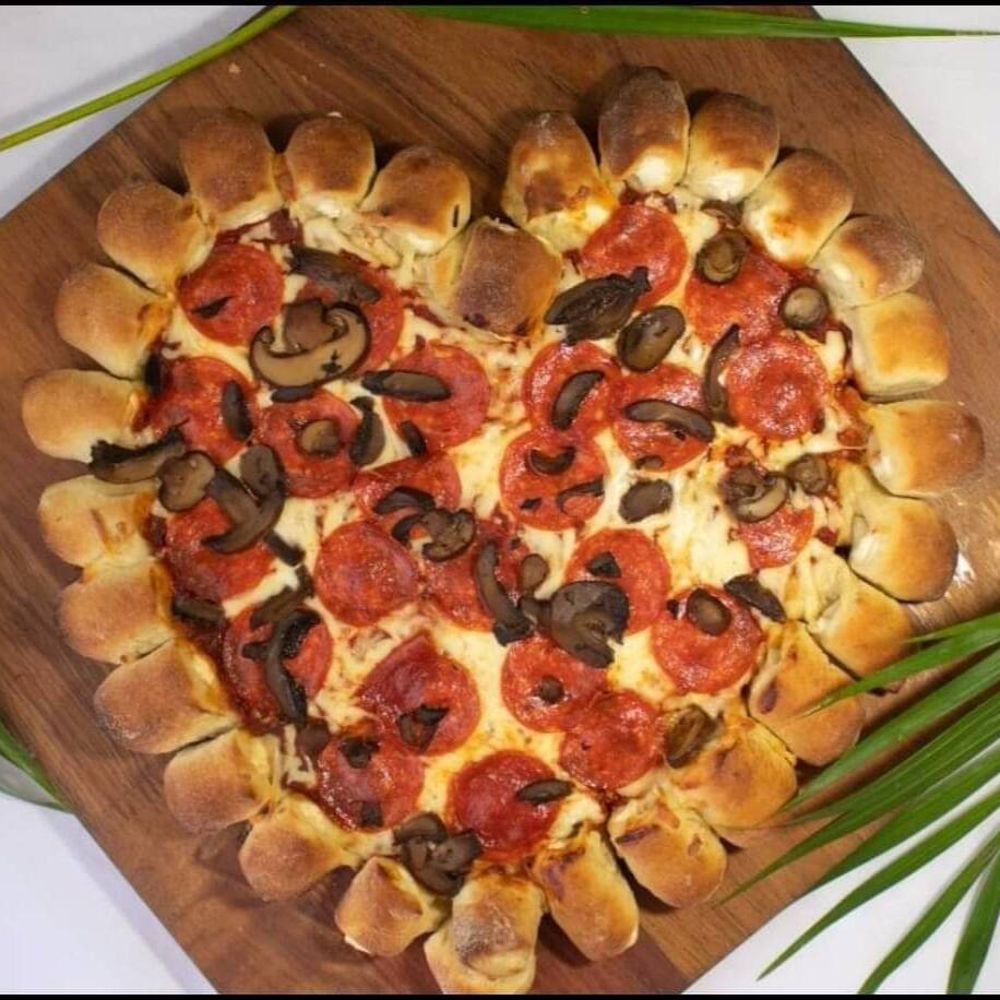 Pizza de Corazón con Orilla de Queso Cheesy Bites