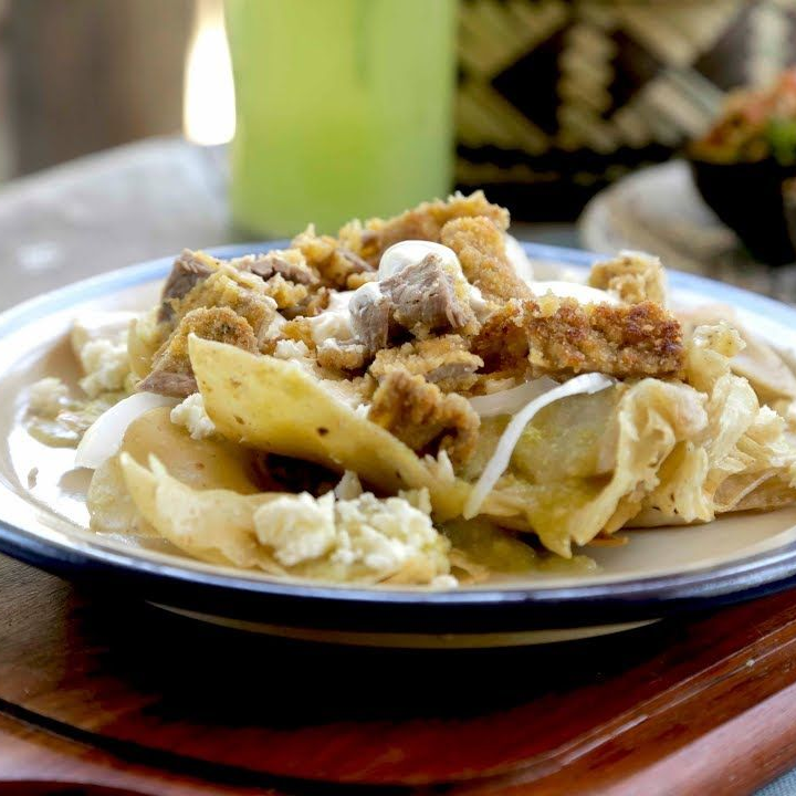 Combo de Chilaquiles Verdes Con Milanesa de Pollo