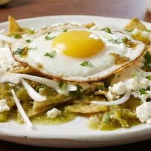 CHILAQUILES VERDES CON HUEVO